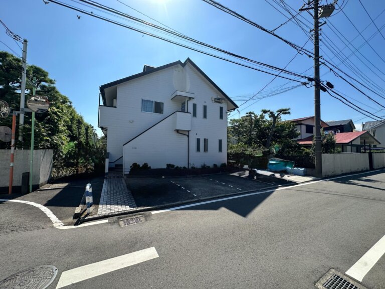 アパート　ホワイトハウス